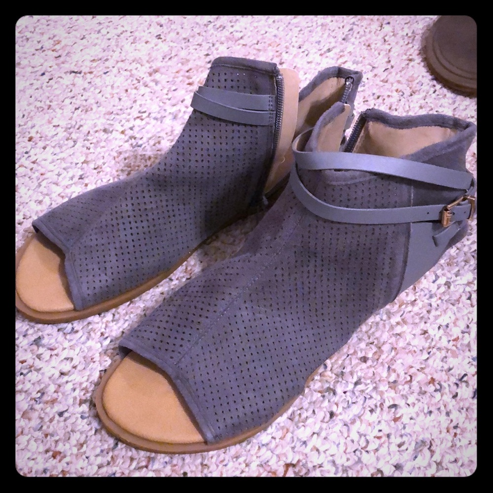 Grey ankle sandals
